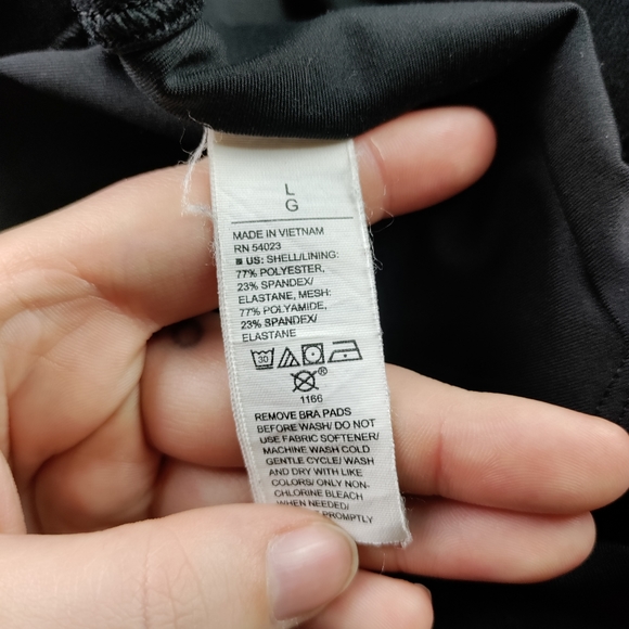 Old Navy Active Black Padded Activewear tank top Cropped - Picture 4 of 4